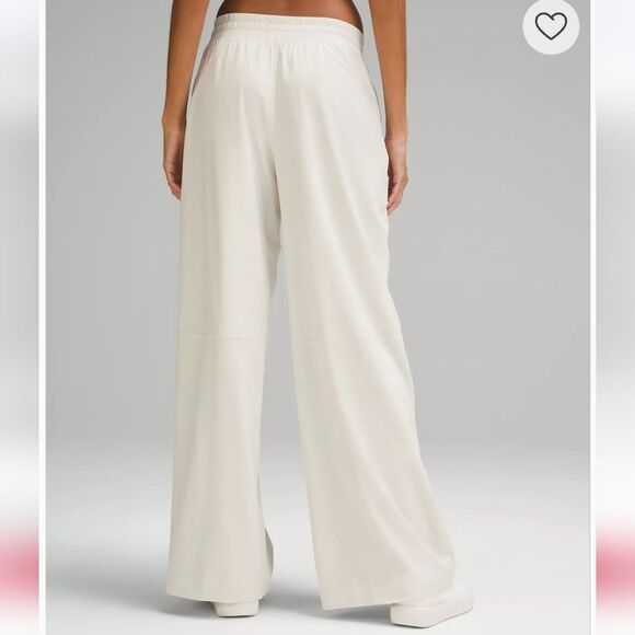 Lululemon Swift Mid-Rise Wide-Leg Pant in color bone size 2 new no tag - Picture 2 of 16